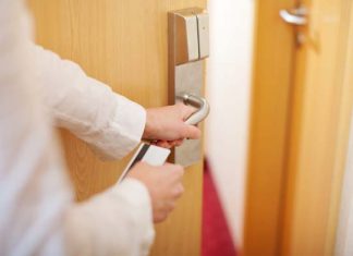 Hotel key card system how it works? hotel door lock works